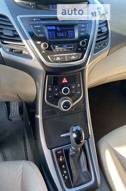 Седан Hyundai Elantra 2015 в 
