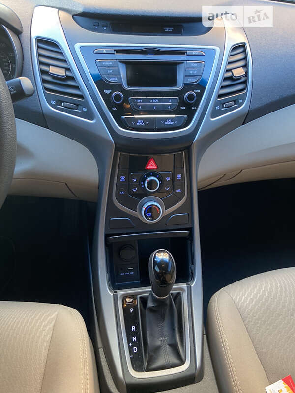 Седан Hyundai Elantra 2015 в Стрые