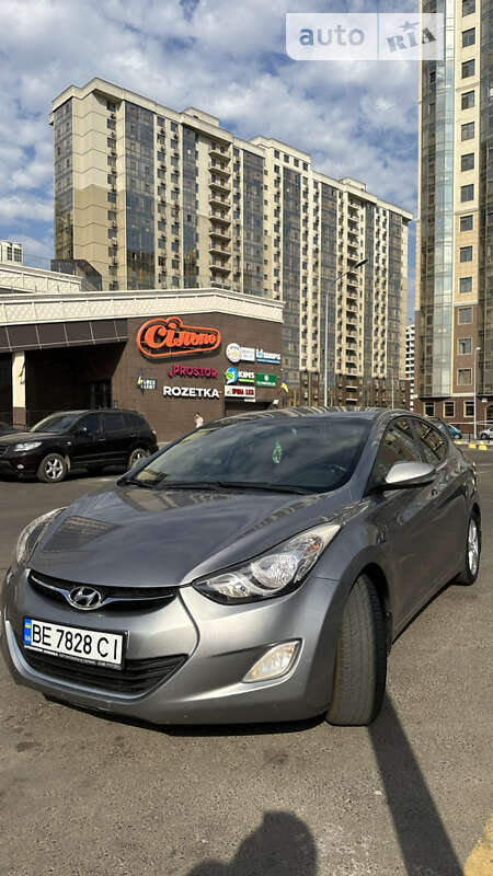 Седан Hyundai Elantra 2011 в Вознесенске