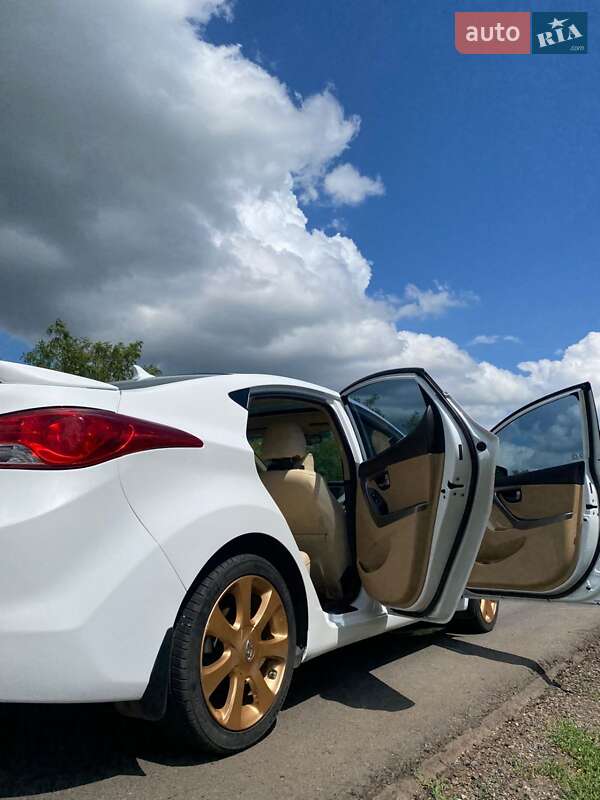 Седан Hyundai Elantra 2012 в Кропивницком