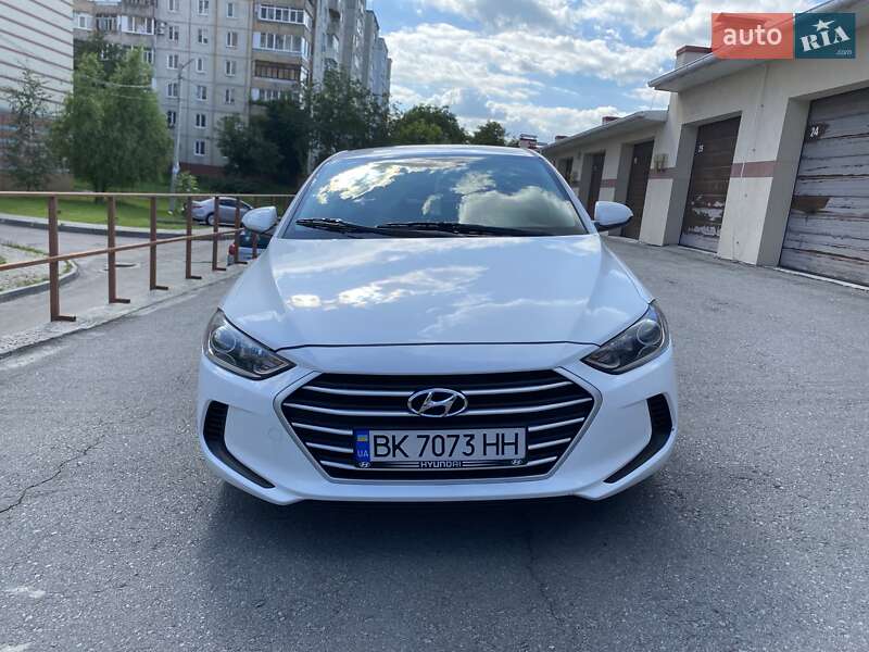 Седан Hyundai Elantra 2017 в Ровно