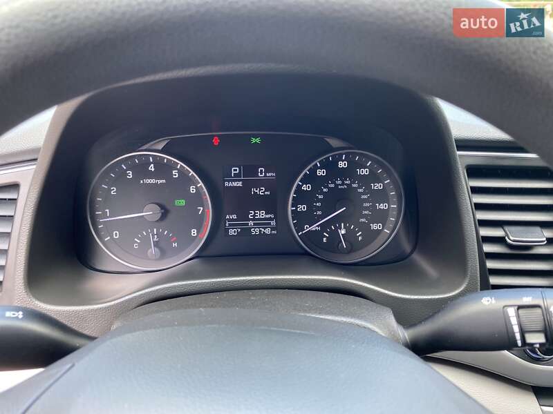 Седан Hyundai Elantra 2017 в Ровно