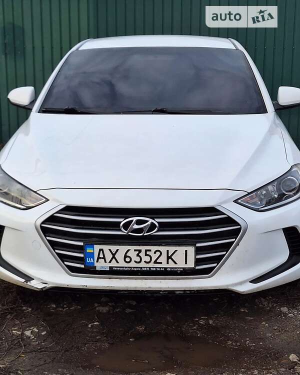 Седан Hyundai Elantra 2016 в Новомосковске