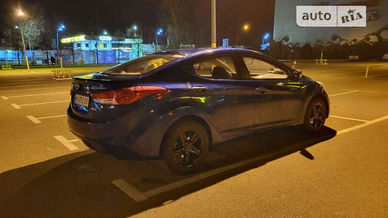 Седан Hyundai Elantra 2012 в Киеве