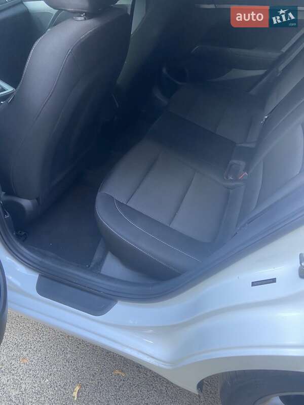 Седан Hyundai Elantra 2017 в Киеве фото 5 Седан Hyundai Elantra 2017 в Киеве