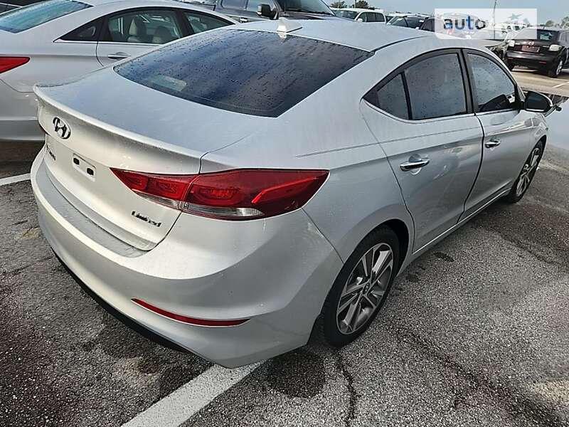 Седан Hyundai Elantra 2017 в Львове