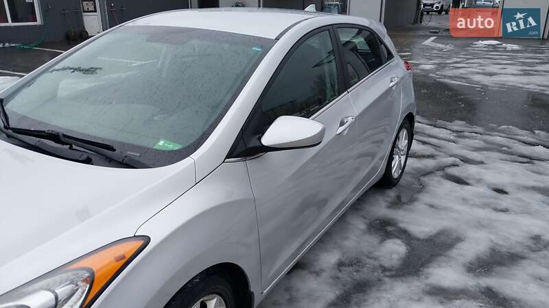 Хэтчбек Hyundai Elantra 2012 в Киеве