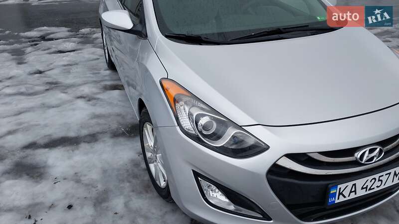Хэтчбек Hyundai Elantra 2012 в Киеве