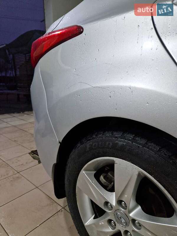 Седан Hyundai Elantra 2012 в Измаиле