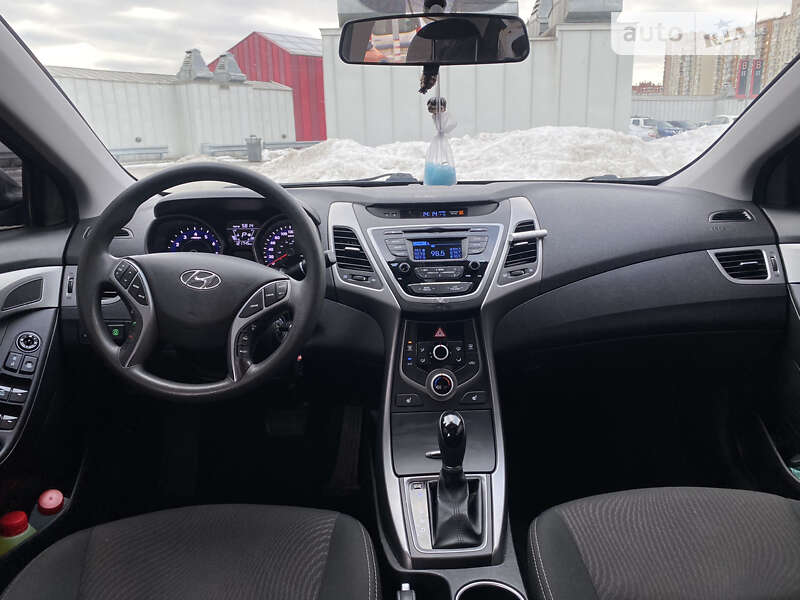 Седан Hyundai Elantra 2015 в Києві