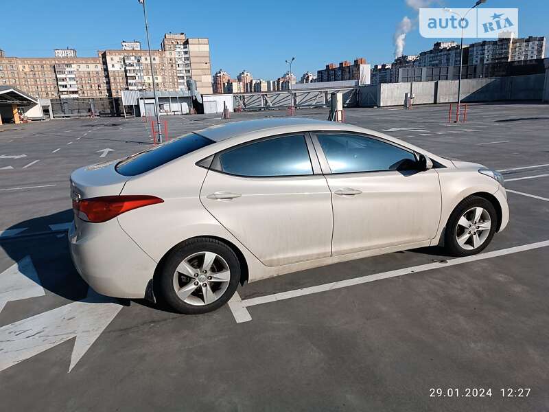 Седан Hyundai Elantra 2013 в Києві