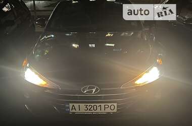 Седан Hyundai Elantra 2019 в Киеве