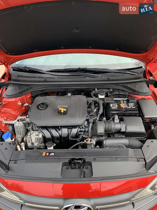 Седан Hyundai Elantra 2020 в Одессе