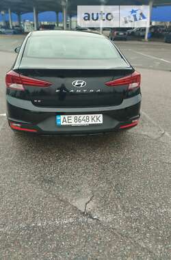 Седан Hyundai Elantra 2018 в Днепре