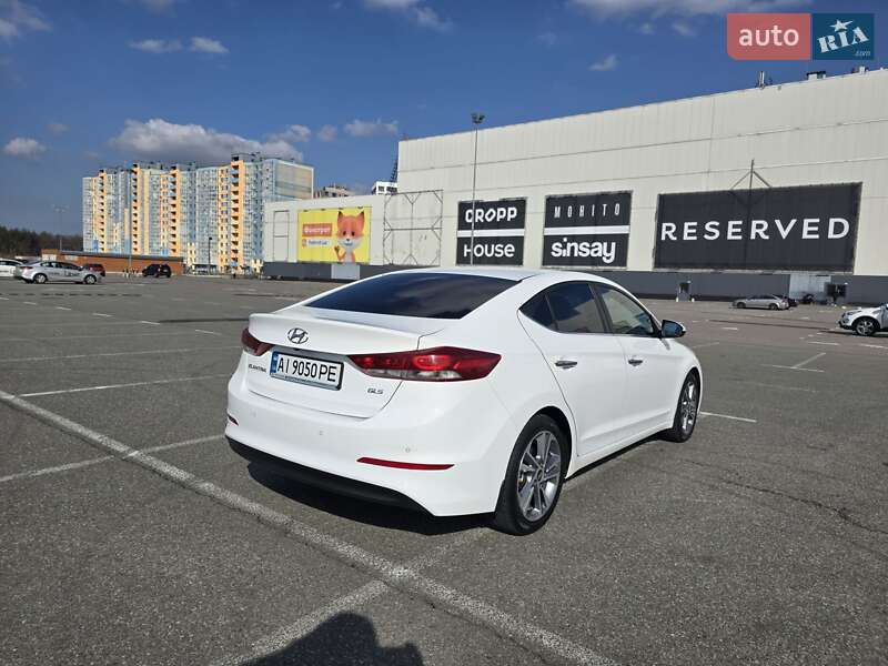 Седан Hyundai Elantra 2016 в Макарове