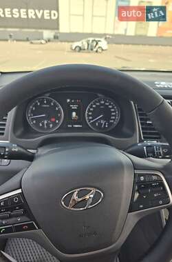 Седан Hyundai Elantra 2016 в Макарове