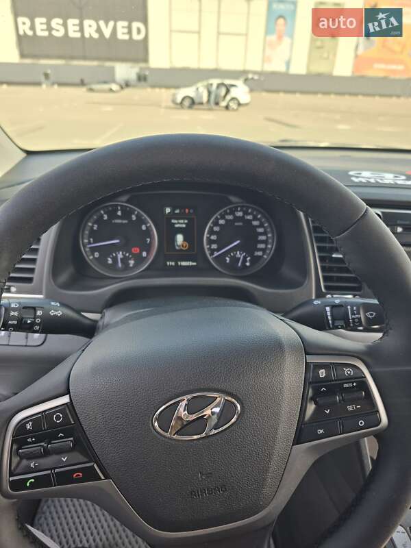 Седан Hyundai Elantra 2016 в Макарове