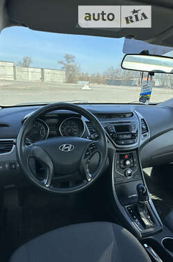 Седан Hyundai Elantra 2014 в Днепре