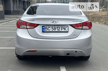 Седан Hyundai Elantra 2013 в Вышгороде
