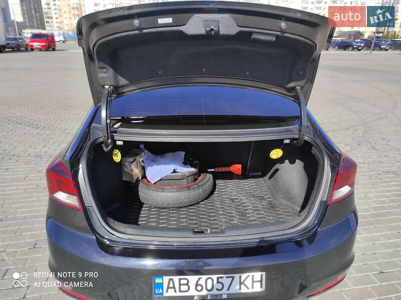 Седан Hyundai Elantra 2018 в Виннице