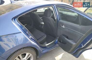 Седан Hyundai Elantra 2016 в 