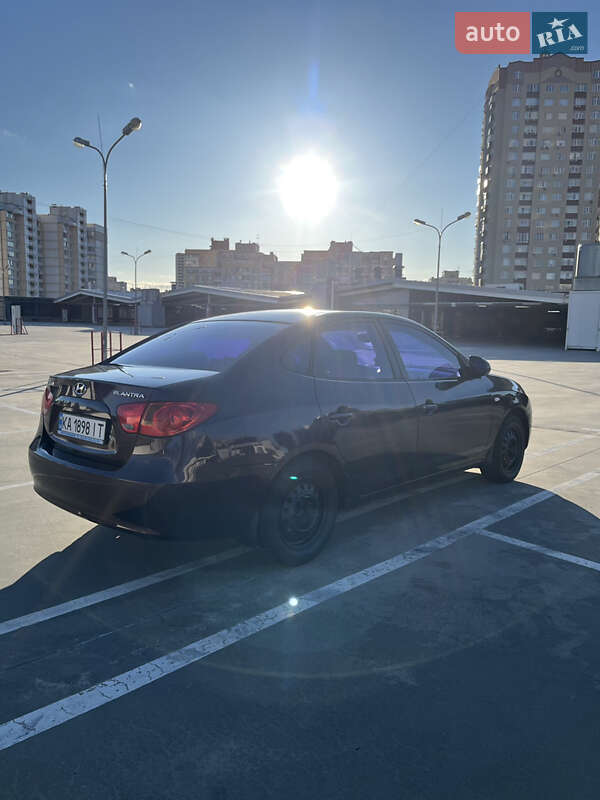 Седан Hyundai Elantra 2008 в Киеве