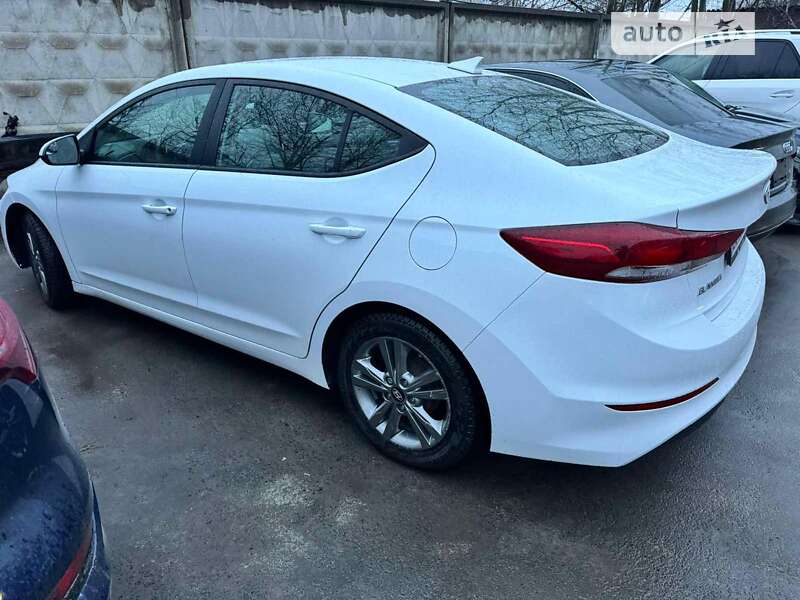 Седан Hyundai Elantra 2016 в Львове