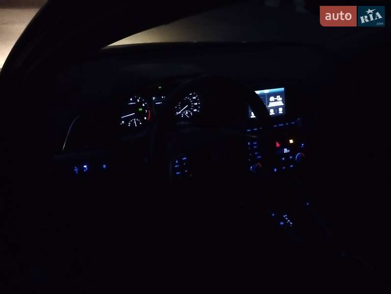 Седан Hyundai Elantra 2016 в Киеве