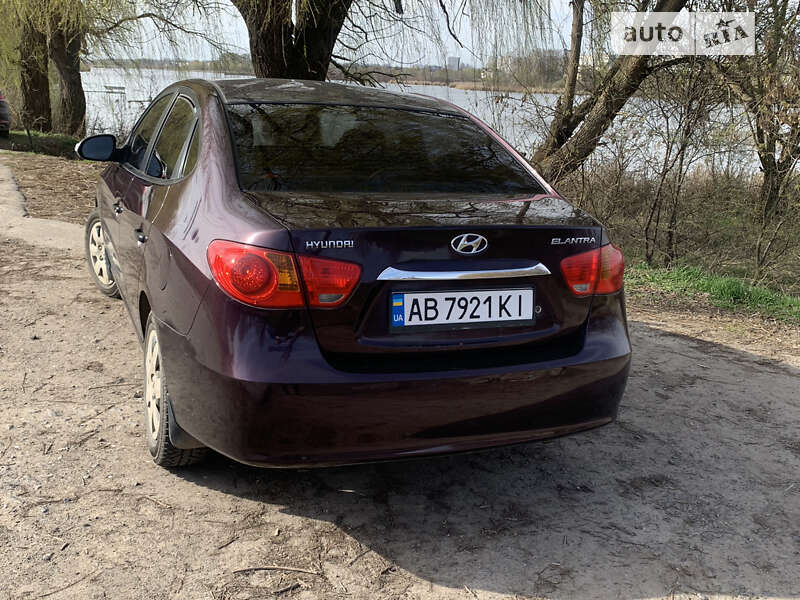 Седан Hyundai Elantra 2010 в 