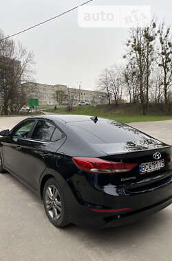 Седан Hyundai Elantra 2017 в Львове