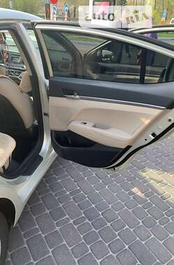 Седан Hyundai Elantra 2017 в Обухове