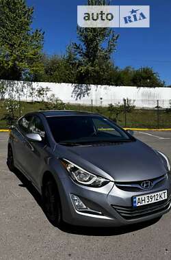 Седан Hyundai Elantra 2014 в Ужгороде
