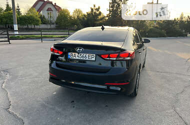 Седан Hyundai Elantra 2016 в Кропивницком