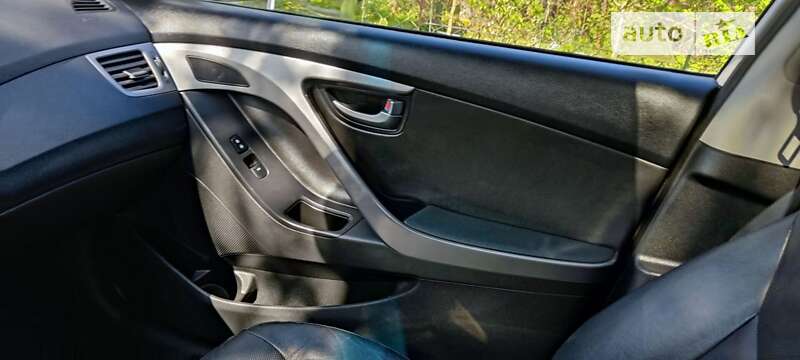 Седан Hyundai Elantra 2014 в Ивано-Франковске