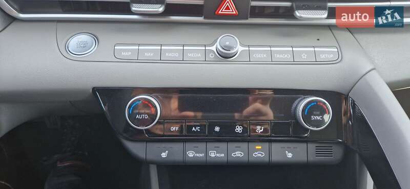 Седан Hyundai Elantra 2023 в Днепре