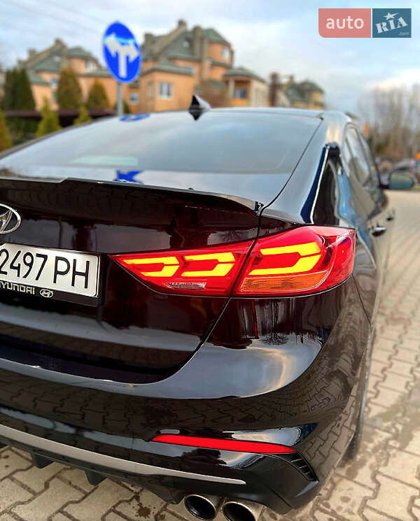Седан Hyundai Elantra 2017 в Киеве