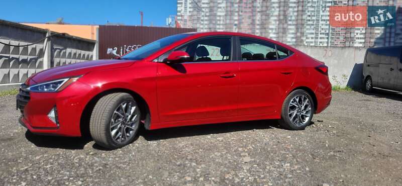 Седан Hyundai Elantra 2018 в Киеве