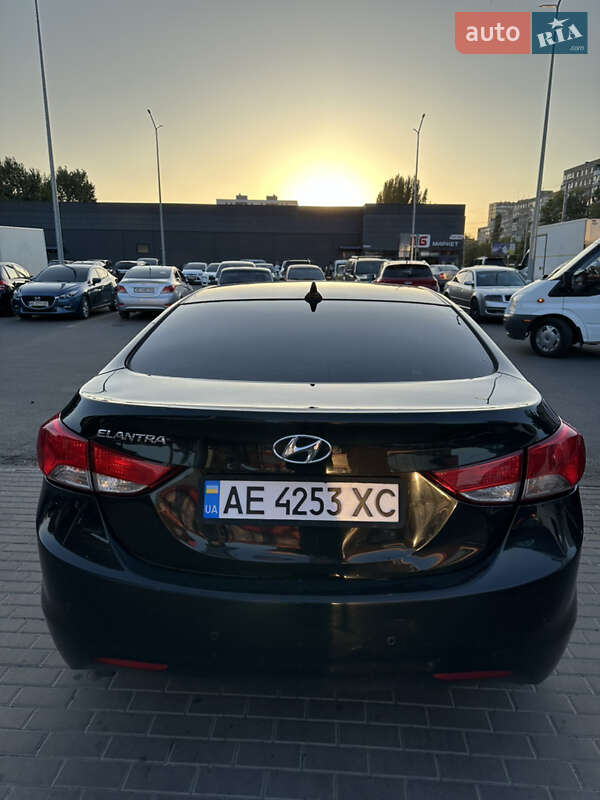 Седан Hyundai Elantra 2014 в Днепре