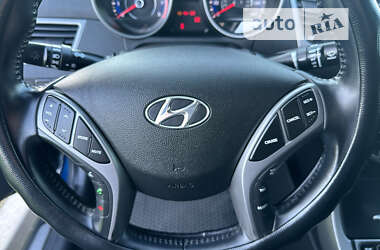 Седан Hyundai Elantra 2014 в Сумах