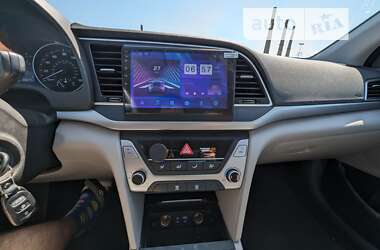 Седан Hyundai Elantra 2018 в Днепре