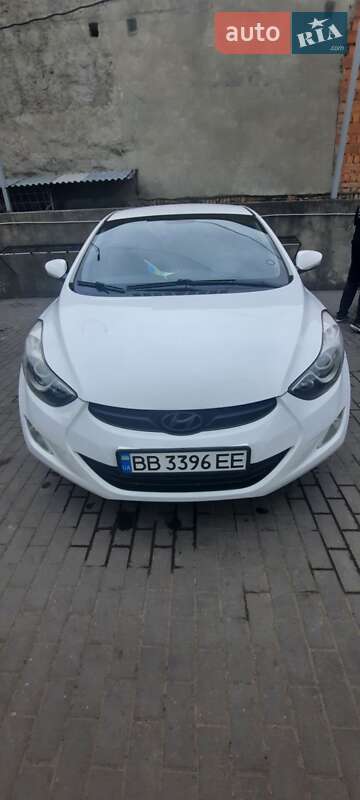Седан Hyundai Elantra 2013 в Черновцах