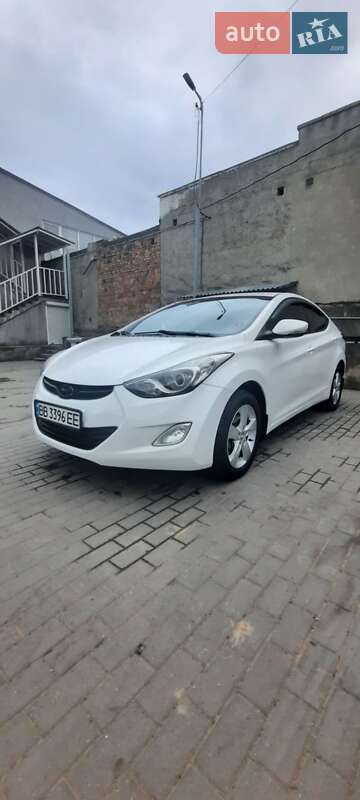 Седан Hyundai Elantra 2013 в Черновцах