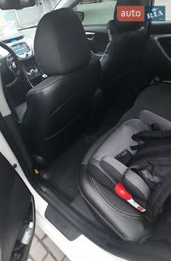 Седан Hyundai Elantra 2013 в 