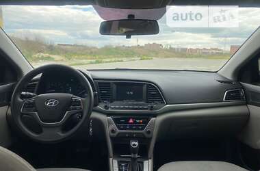 Седан Hyundai Elantra 2017 в Хмельницком