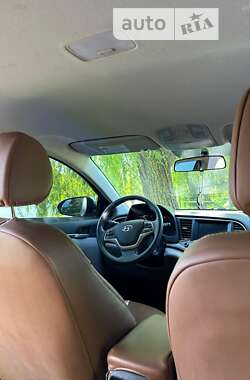 Седан Hyundai Elantra 2016 в Ровно