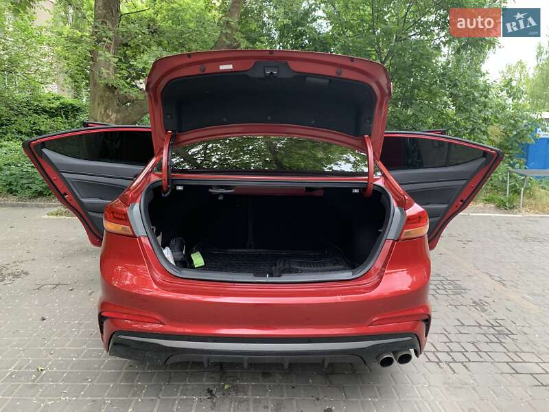 Седан Hyundai Elantra 2017 в Одессе