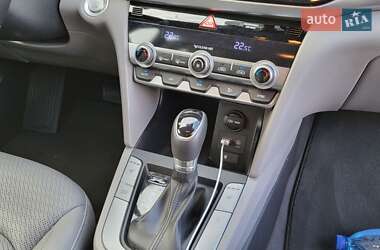 Седан Hyundai Elantra 2018 в 