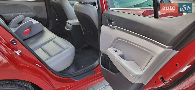 Седан Hyundai Elantra 2018 в Киеве