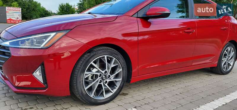 Седан Hyundai Elantra 2018 в Киеве