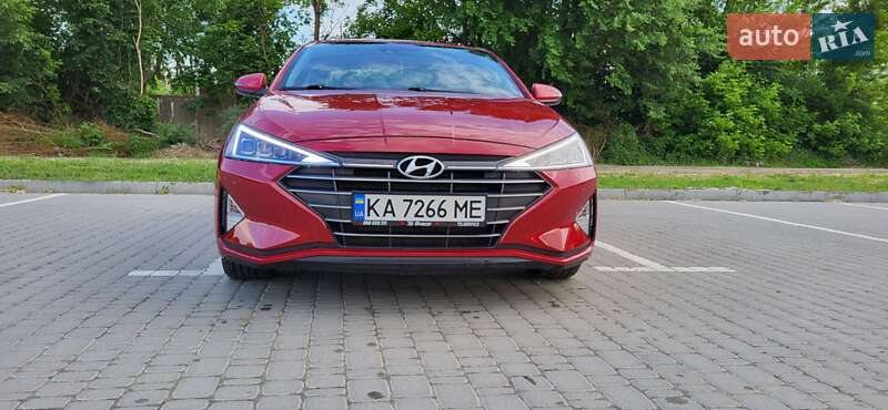 Седан Hyundai Elantra 2018 в Киеве